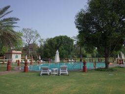 中庭にあるスイミングプール