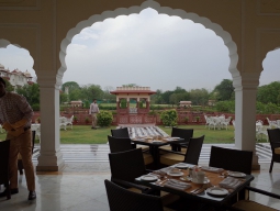 テラスで朝食を