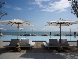 スイミングプール