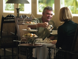 優雅にハイティも楽しめる「コンサバトリー」