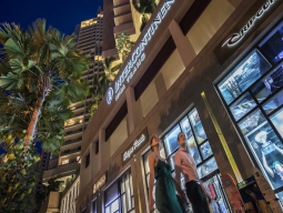 ショッピングにも便利