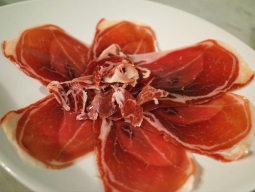 日本語アシスタントと一緒で安心！憧れの地元バル巡り