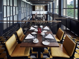 レストラン「MEZZ」