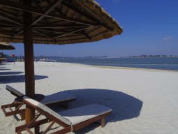 プライベートビーチにはサッカーゴール、バレーネットがあり、お気軽に楽しめます