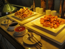 朝食ブッフェには、ベトナム料理も。定番のフォーもございます！