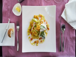 レストランメニューは創作！