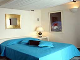 ブルーを基調にした客室（一例）