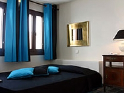 ブラックを基調にした客室（一例）