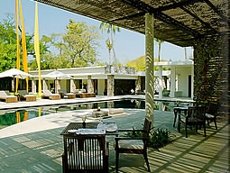 スイミングプールテラス