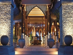 レストラン「カフェ　フラ」