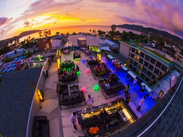 スカイラウンジ