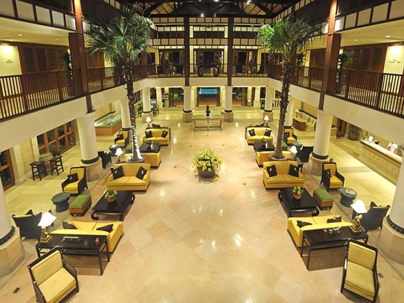 レセプション：落ち着いた雰囲気