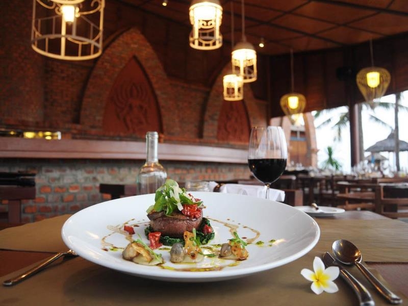 レストラン：ステーキハウス『The Fan』