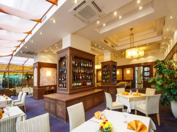 La Tribuna Restaurant & Garden