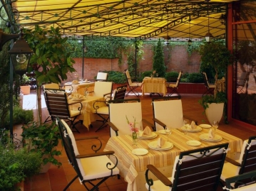 La Tribuna Restaurant & Garden