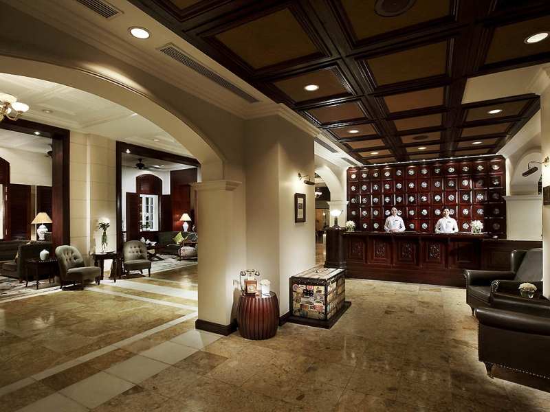 落ち着いた雰囲気のホテルロビー