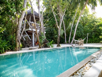 プール付きクルーソーヴィラ