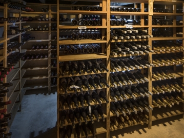 多用な種類のワインも取り揃えています