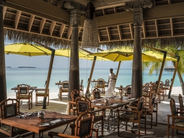 レストラン「Plates」