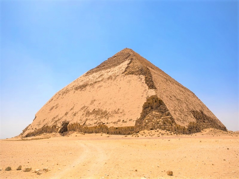 4つのピラミッドを巡る午前半日観光