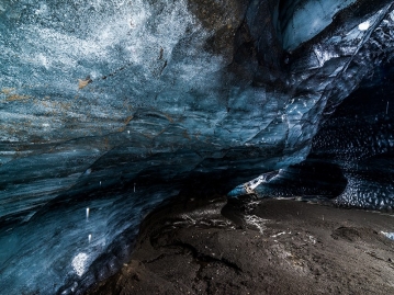 ＜夏季限定＞美しい滝やカトラ氷の洞窟など絶景が広がるアイスランド南部のみどころがぎゅっと詰まった満喫ツアー7日間～センターホテルプラザ滞在～成田深夜発フィンエアー利用～
