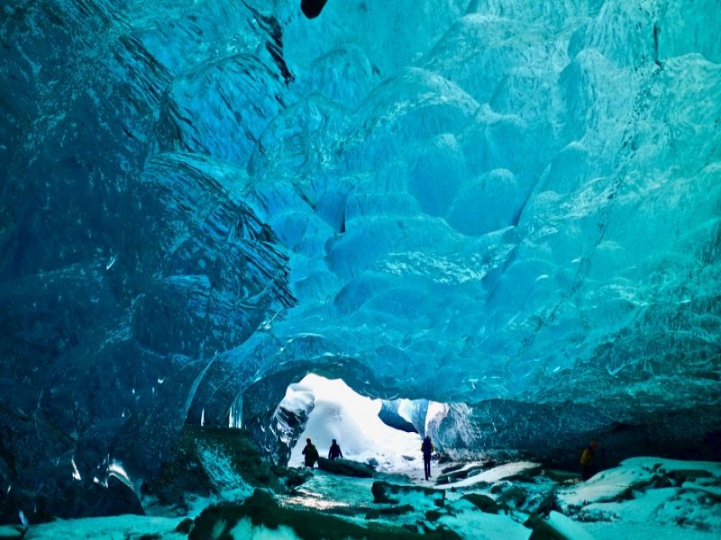 アイスランド氷の洞窟おすすめツアー