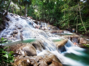 ジャマイカの魅力を詰め込みました！”キングストン”でUCCコーヒー農園やレゲエの神様ボブマーリーを辿り、”オーチョリオス”で滝のぼり体験！”モンテゴベイ”ではオールインクルーシブリゾート宿泊8日間